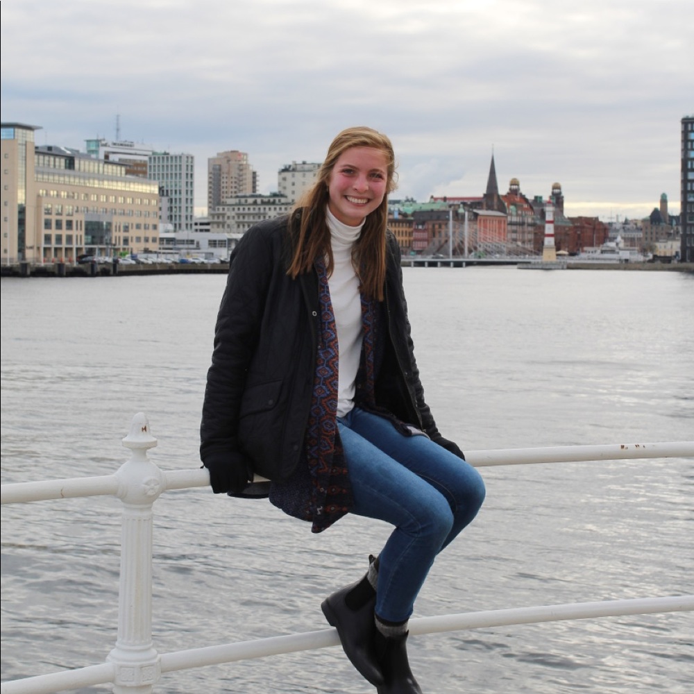 Meet your Posher, Cynthia